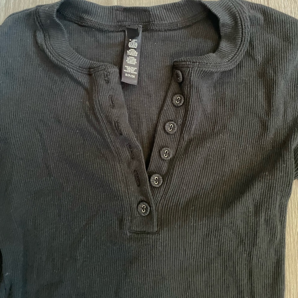 Skims Cotton Rib Long Sleeve Cropped Henley Soot Black size Small - Picture 6 of 9